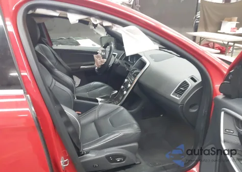 2015 Volvo Xc60 T6 R-Design Platinum z USA, uszkodzony, nr VIN YV4902RS9F2734539